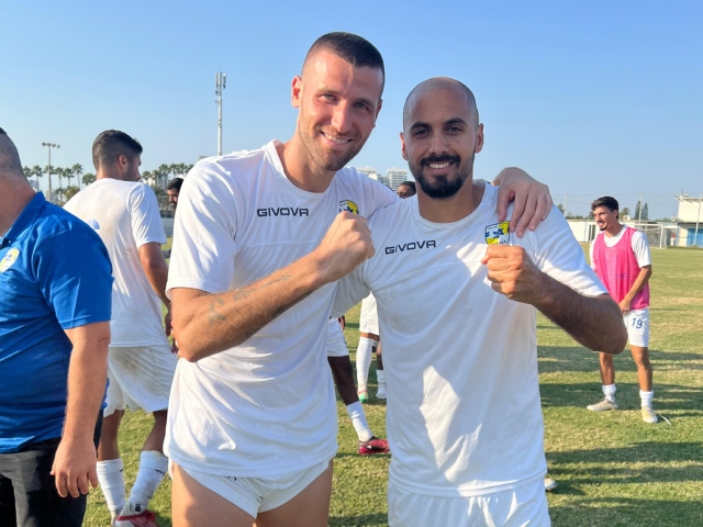 משפתי ואקסברד (דוברות מכבי יבנה)